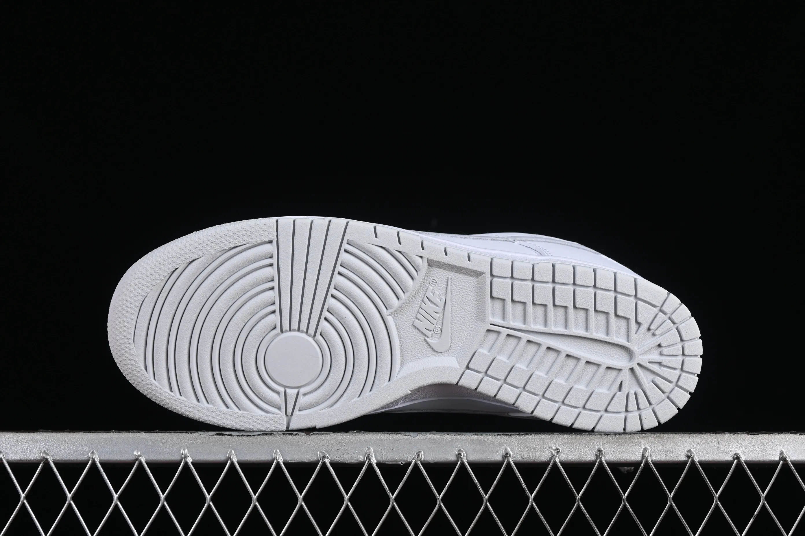 All Categories Nk SB Dunk Series Nk SB Dunk Low Low-top sneakers Nk SB Dunk Low All-white color Low-top casual sports skateboard shoes DV0831-101